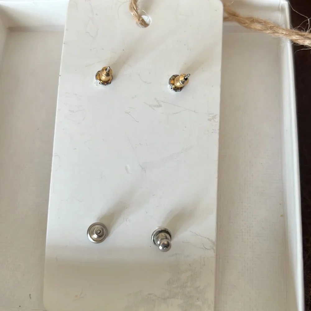 Pearl and gold colored 2 pair of earrings